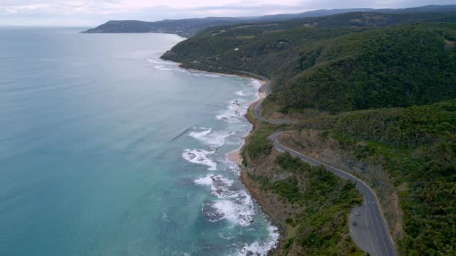 Explore the Great Ocean Road: Scenic Spots, Wildlife, & Culinary Delights